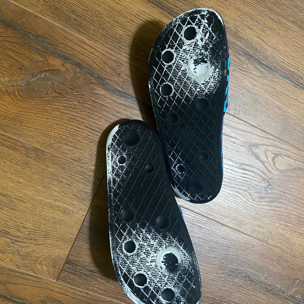 Versace Slides 🩴 - Picture 7 of 7